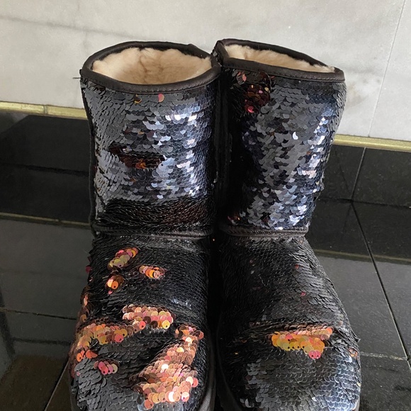 UGG Classic II Short Glitter Boots - Picture 4 of 9